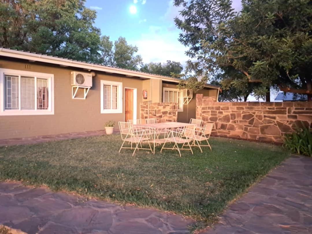 Koha Guesthouse Mariental Buitenkant foto